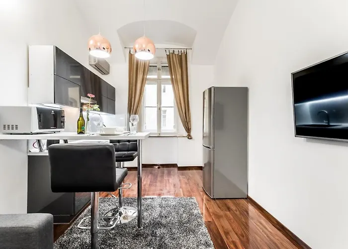 Centrum Lovely Apartment At The Opera Building